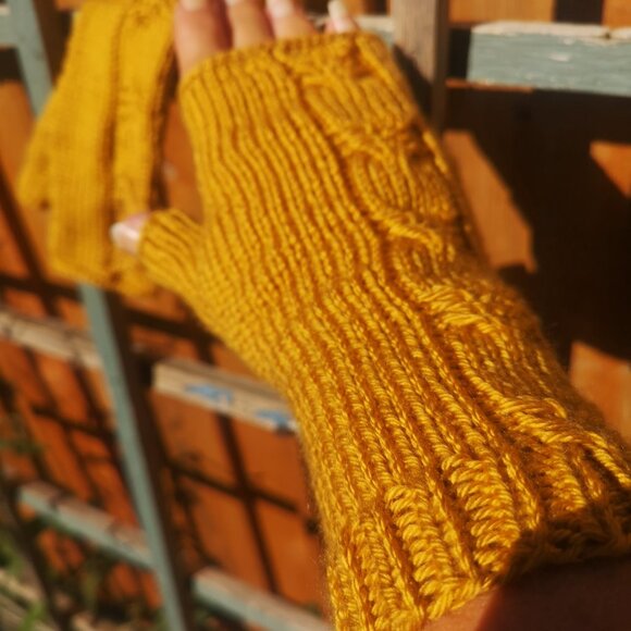 Handmade Knitted Fingerless Seamless Texting Gloves Mittens golden yellow  Gift - Picture 9 of 9
